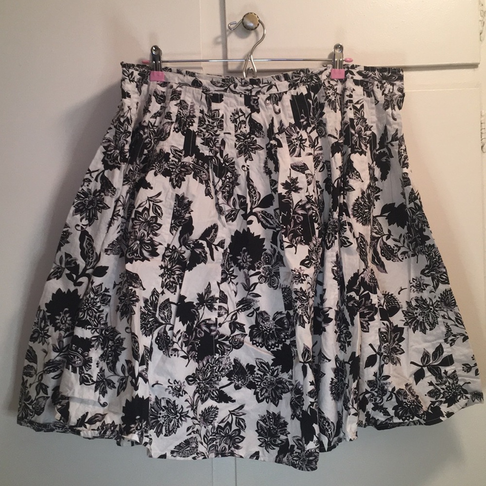 Talbot's knee length full skirt size 20